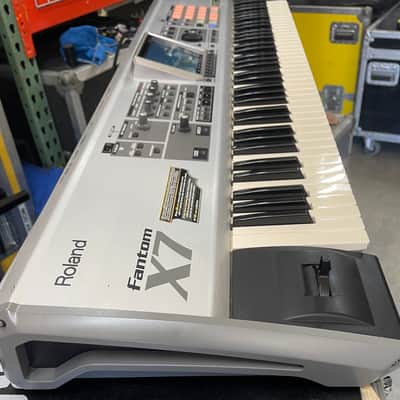 Roland Fantom-X7 76-Key Keyboard Workstation 2004 - 2008 - Silver