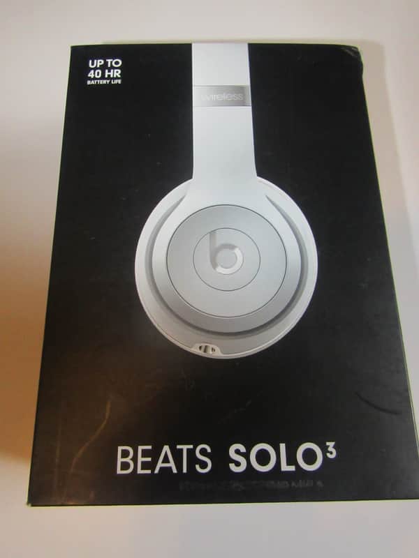 New Beats Solo3 Wireless  2020s image 1