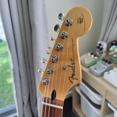 Fender Player Stratocaster HSS with Pau Ferro Fretboard - Polar White image 3