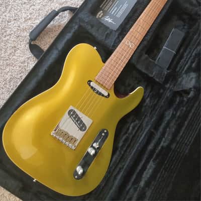 Chapman ML3 Pro Traditional T-style - Gold, w/case image 1