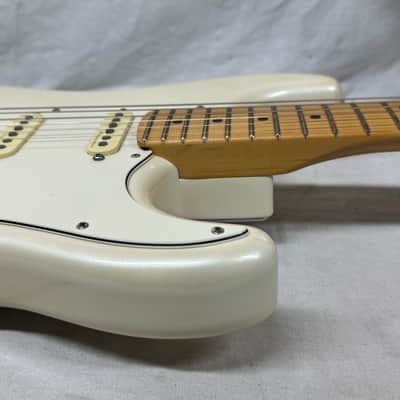 Fender Player Plus Stratocaster Guitar 2022 - Olympic Pearl / Maple neck image 13