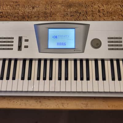 Korg Trinity 61-Key Professional Workstation/Synthesizer (1997) - Silver