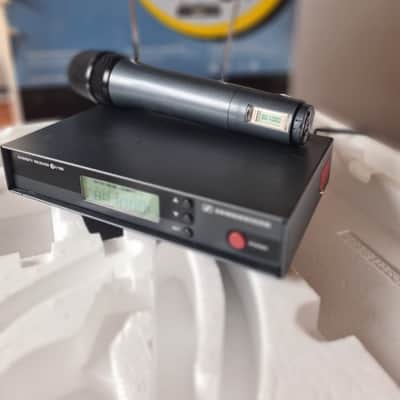 Sennheiser 🎤 Sennheiser Diversity Receiver EM 100 + Sennheiser SKM100 Handheld Transmitter – 786–822 MHz image 6