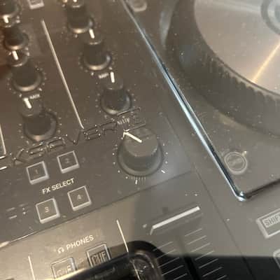 Native Instruments Traktor Kontrol S2 MK3 2018 - Black image 6