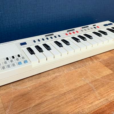 Casio PT-20 29-Key Mini Synthesizer - White image 2
