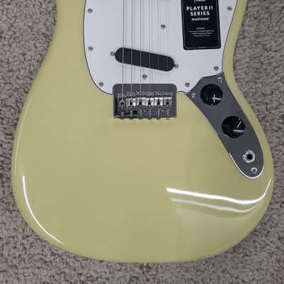 Mint Fender Player II Mustang Electric guitar, Maple Fingerboard, Hialeah Yellow -MIM image 3