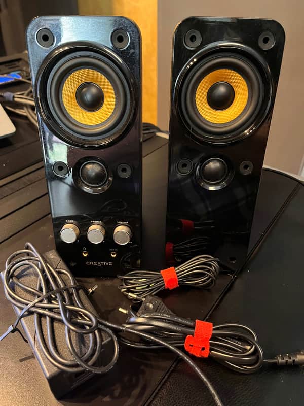 Creative Labs - GigaWorks T20 Series 2 - Desktop Speaker System imagen 1
