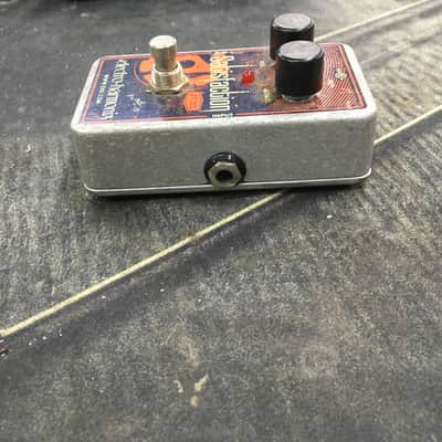 Electro-Harmonix Satisfaction Fuzz 2014 - Present - Blue / Red image 2