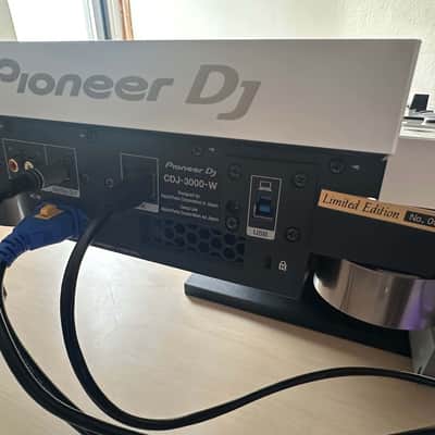 Pioneer Pioneer CDJ-3000-W(2x) + Pioneer DJM-900NXS2-W(1x) + Odyssey FZ Cases Bundle image 16