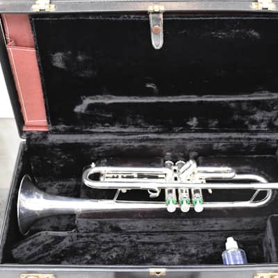 Getzen 590-S Capri Bb Silver Trumpet with First Valve Trigger image 2