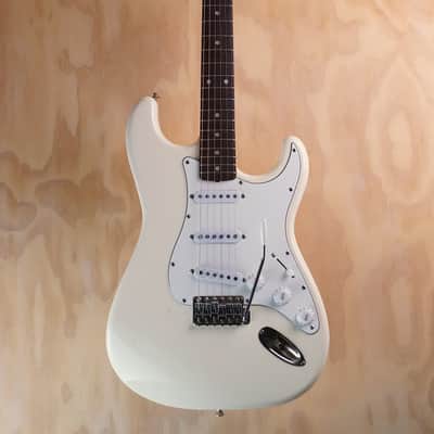 Squier Japanese Vintage Stratocaster Electric Guitar in White image 3