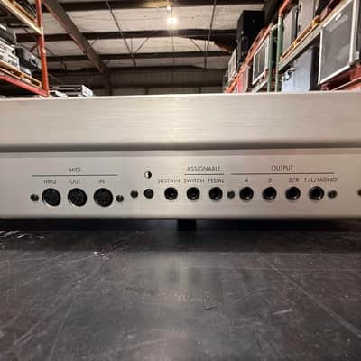 Korg Trinity 61-Key 32-Voice Polyphonic Workstation 1995 - 1996 - Silver