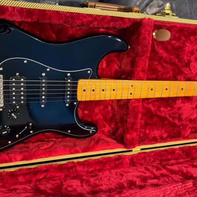 Squier Classic Vibe '70s Stratocaster HSS with Maple Fretboard 2019 - Present - Black with case image 5