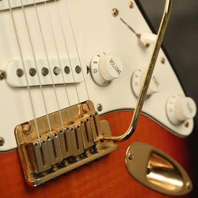 1996 Fender 50th Anniversary Stratocaster Sunburst w/GOLD hardware FLAME MAPLE body!!! image 4