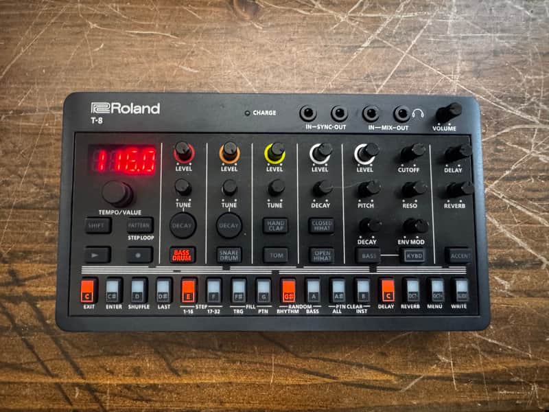 Roland T-8 AIRA Compact Beat Machine with Case imagen 1