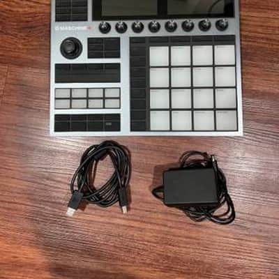 Native Instruments Maschine Plus 2020 - Present - Black image 2