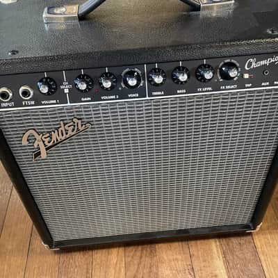 Fender Champion 40 Guitar Amplifier Combo with Effects image 3