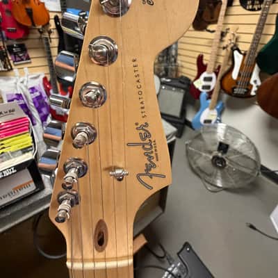 Fender American Series VG Stratocaster with Rosewood Fretboard 2007 - 2009 - 3-Color Sunburst image 9