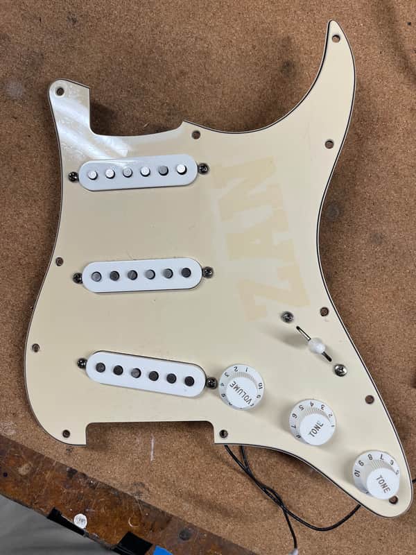 Fender American Standard ”Fully Loaded” Stratocaster Pickguard image 1