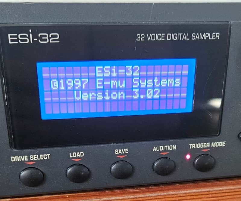 E-MU Systems ESI-32 Rackmount 32-Voice Sampler w/new display image 1