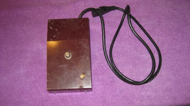 Leslie Speaker fast/slow speed footswitch with IEC hookup. image 1