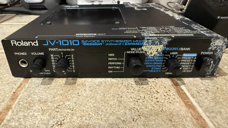 Roland JV-1010 64-Voice Synthesizer Module | Reverb