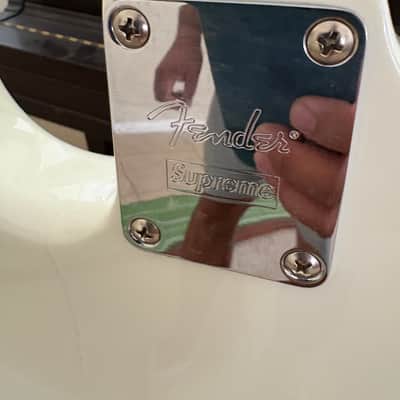Fender Limited Edition Supreme Stratocaster 2017 - White image 8