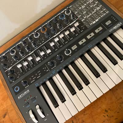 Arturia MiniBrute 2 25-Key Synthesizer 2018 - Present - Black