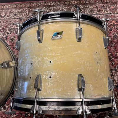 Ludwig No. 980 Super Classic Outfit 9x13 / 16x16 / 14x22" Drum Set (3-Ply) with Pointed Blue/Olive Badges 1969 - 1976 - White Marine Pearl image 8