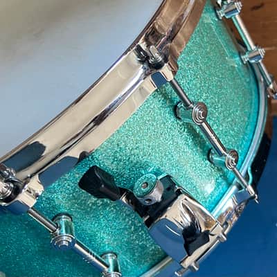 Gretsch New Classic Maple Snare 14×6.5 – Turquoise Glitter image 5