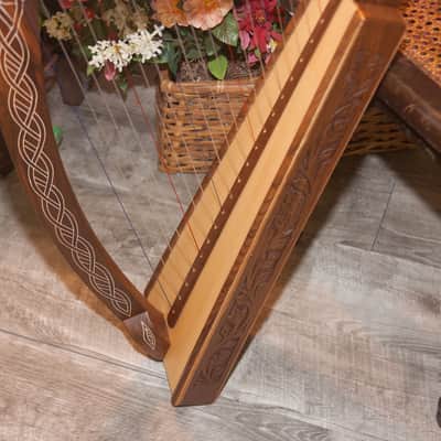 Roosebeck HPXPCW | PIXIE HARP 19-STRING NON-STANDING CHELBY LEVERS WALNUT THISTLE. New with Full Warranty! image 2