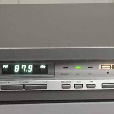 Onkyo T-35 Quartz Synthesized FM Stereo / AM Tuner image 1