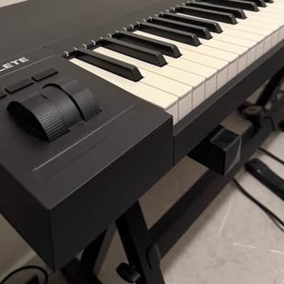 Native Instruments Komplete Kontrol S88 MKii 2020 - Present - Black image 1