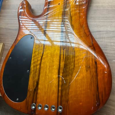 Warmoth Deluxe P 5 string body 2012 - Honey burst image 2