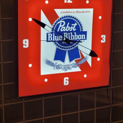 Pabst Blue Ribbon Beer Pam Clock Company Dealer Style Light-Up Clock Killer Cool Man Cave/Garage Item image 2