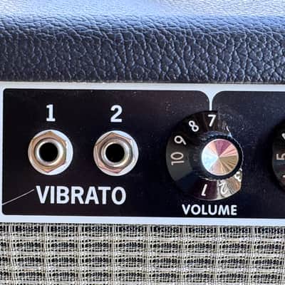 Fender ’65 Deluxe Reverb Reissue 22-Watt 1x12 Tube Combo 2004 - Black with silver tolex image 8