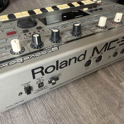 Roland MC-303 Groovebox — Classic 90s Sequencer & Drum Machine image 2