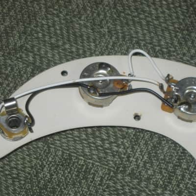 used light medium relic'd 1996 Fender Mexi Std P Bass WHITE (slightly aged) 3 Ply (w/b/w), 13 Hole PICKGUARD, NO heel truss rod adjustment notch, +wired CTS 250K audio V & T controls w/ 0.047µF capacitor & jack + knobs & screws (NO: pickups or bass) image 19