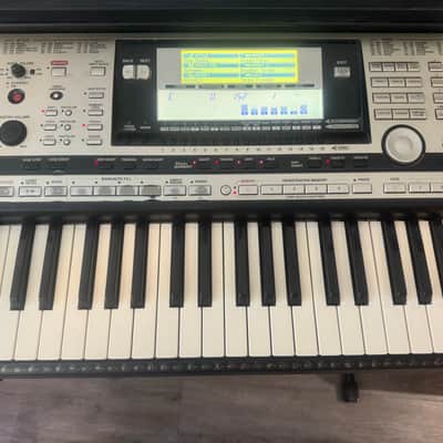 Yamaha PSR-740 Arranger Workstation Keyboard image 3