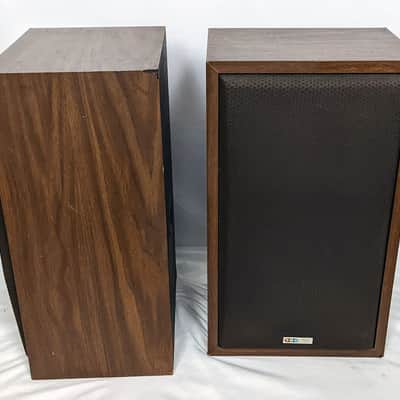Pair of BIC Venturi Model 22 Vintage 3-Way Speakers - Woodgrain image 19
