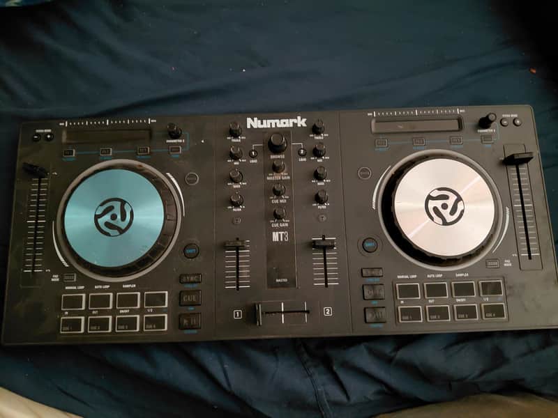 Numark Mixtrack 3 2010s - Black image 1