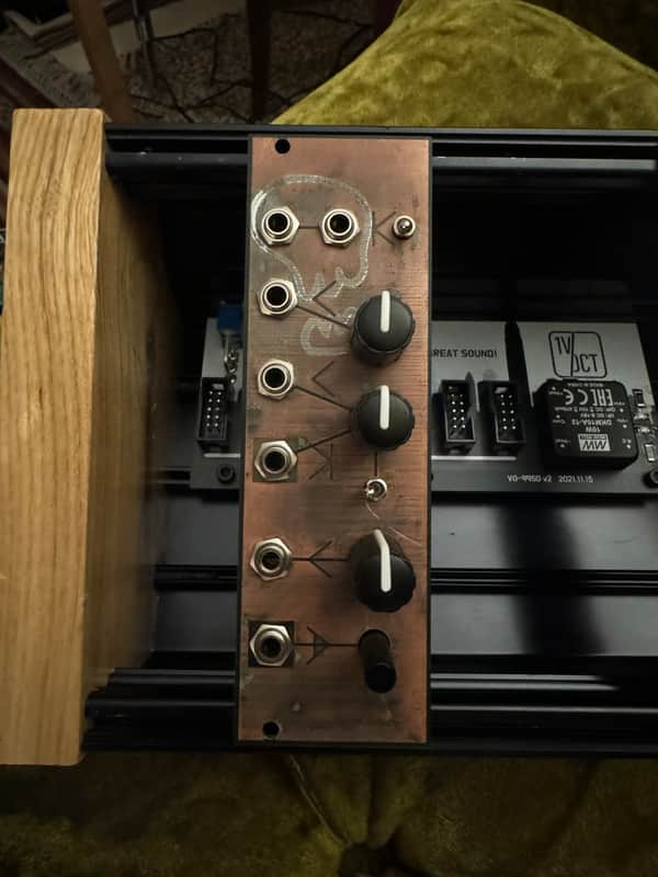 Gieskes No Drums eurorack synth module