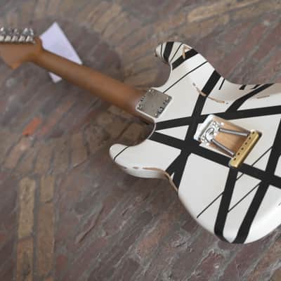EVH Striped Series ’78 Eruption - White with Black Stripes Relic image 17