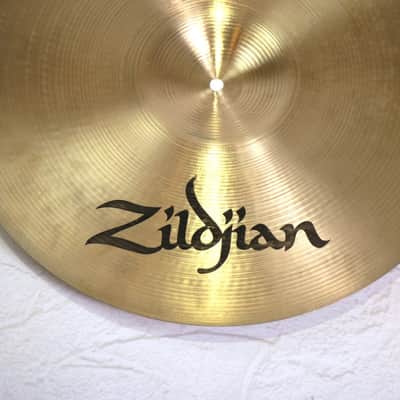 ZILDJIAN Zildjian 18 Medium Ride Zildjian 18-inch Medium Ride (07/27) image 6