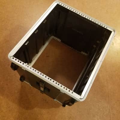 Light 8U rack mount road case wheels rolling no doors 14" high rack 8 space 2000s - black molded plastic image 5