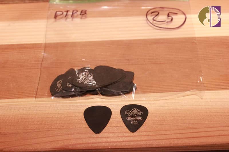Dunlop Black Tortex Pick 0.88 mm (Pack of 25) image 1