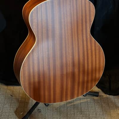 Guild B-240EF Fretless Acoustic Bass – Natural image 8