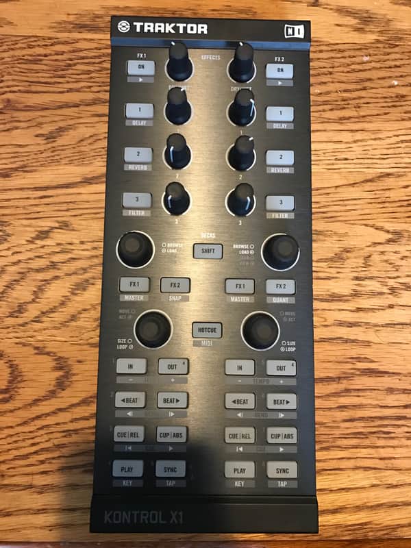 Native Instruments Traktor Kontrol X1 2012 Black image 1