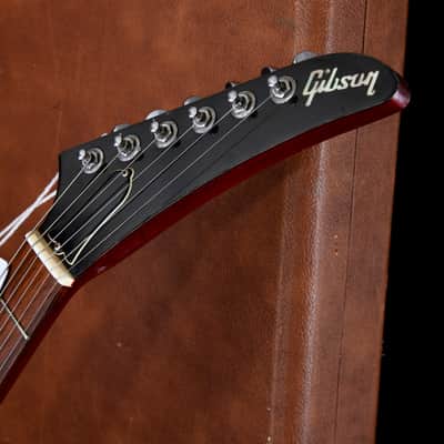 2001 Gibson Explorer '76 in Cherry. Comes with Original Gibson Hardcase. image 3