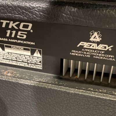 Peavey TKO 115 Bass Guitar Amplifier image 4